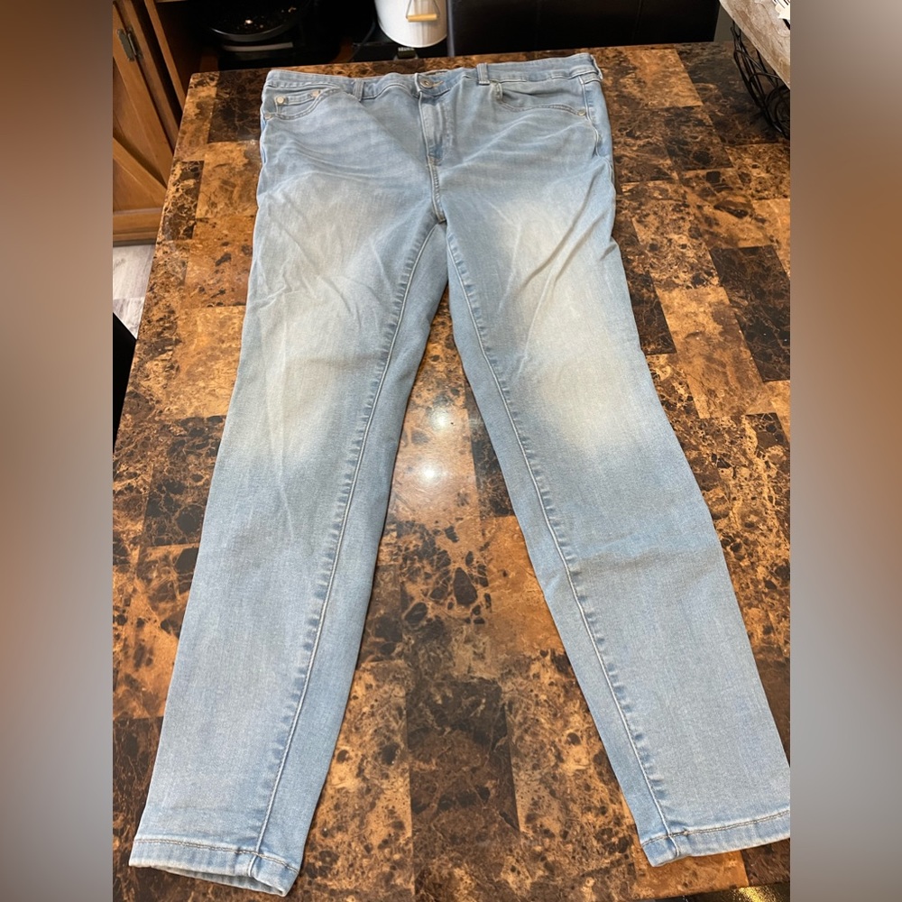Torrid mid fit, super soft skinny size 16